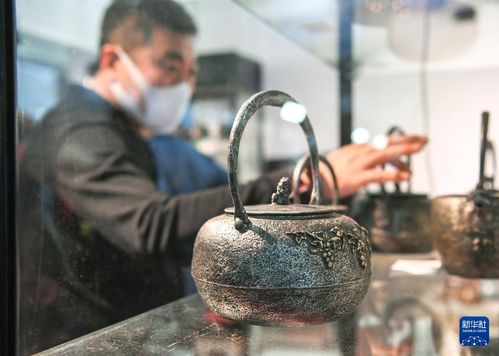 多元文化展风采 多国工艺品扮靓中俄博览会工艺美术品展区