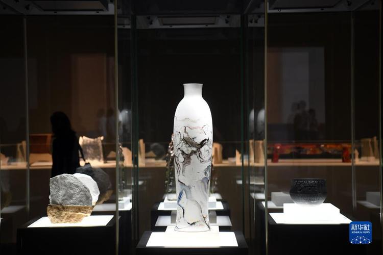 第二届全国工艺美术作品展在京开幕